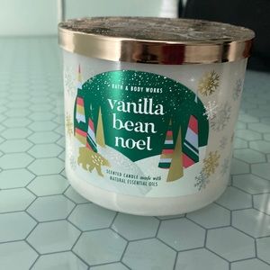 Vanilla bean Noel candle used once